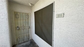 7100 W Pirates Cove Rd in Las Vegas, NV - Building Photo
