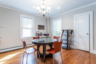 30 Sterling Ct in Huntington, NY - Building Photo - Building Photo