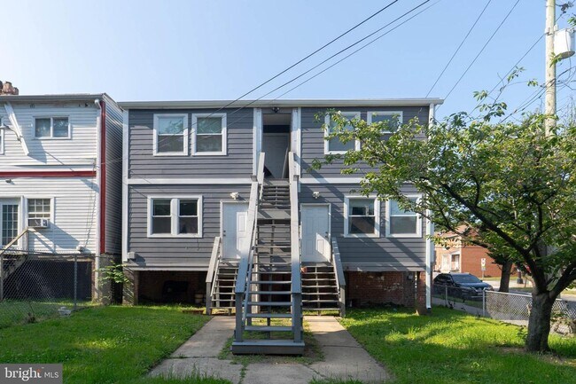 1500 V St SE-Unit -Apt 2 in Washington, DC - Building Photo - Building Photo