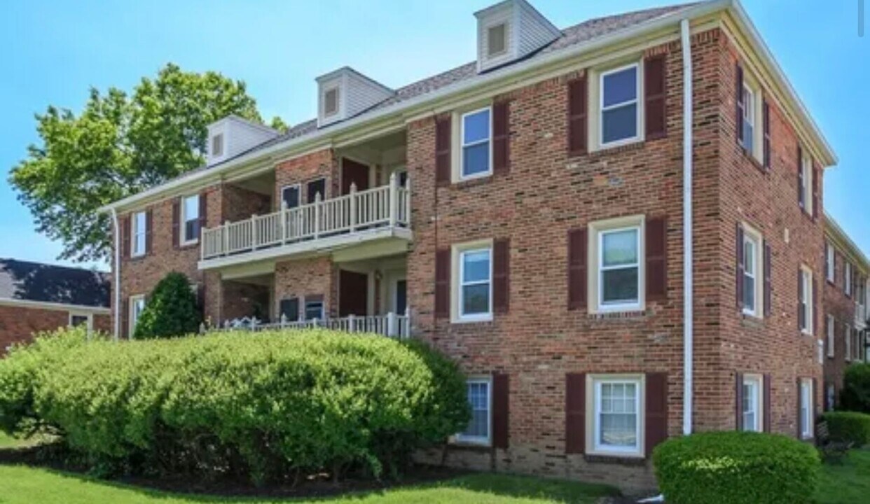 5836 Tiffany Ct-Unit -1 in Lyndhurst, OH - Building Photo