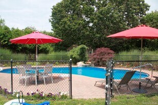 144 Manor Ln in Riverhead, NY - Building Photo