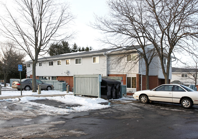 Green Baxter Court in Ann Arbor, MI - Foto de edificio - Building Photo