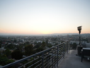 1727 Lucile Ave in Los Angeles, CA - Building Photo - Building Photo