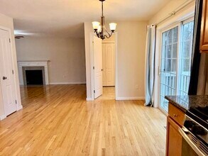 27 Nesenkeag Dr in Litchfield, NH - Building Photo - Building Photo