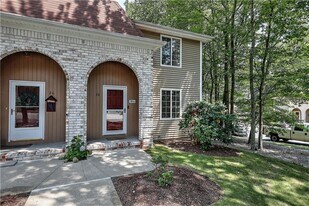 28 Marigold Cir in North Providence, RI - Building Photo