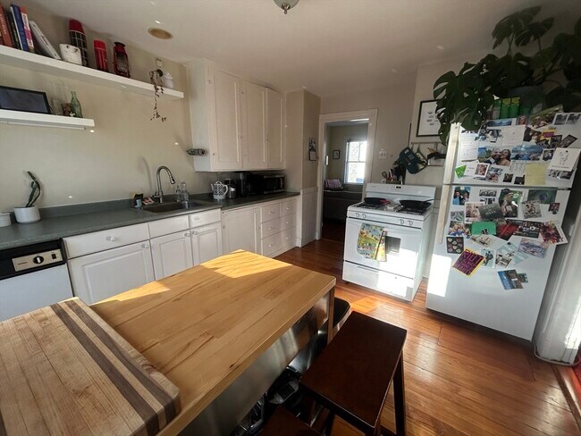 23 Pearson Ave in Somerville, MA - Building Photo - Building Photo