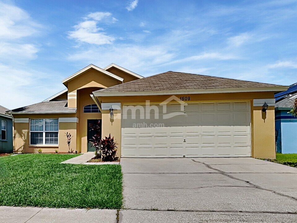 1509 Kirtley Dr in Brandon, FL - Building Photo