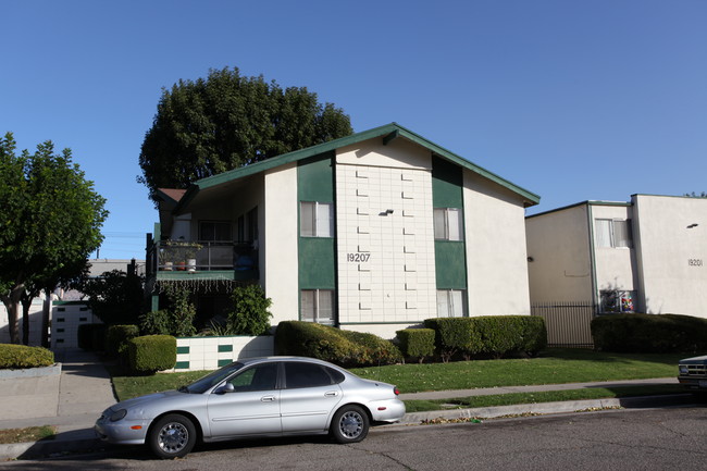 19207 Bryant St in Northridge, CA - Building Photo - Building Photo