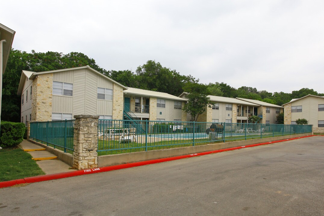 Mosscliff Apartments in San Marcos, TX - Building Photo