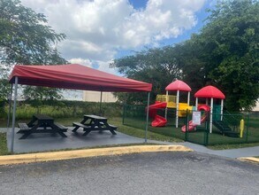 590 NW 114th Ave, Unit 101 in Miami, FL - Building Photo - Building Photo