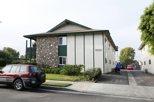 19200 Bryant St in Northridge, CA - Foto de edificio - Building Photo