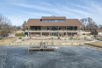 Lake Hinsdale Village in Willowbrook, IL - Building Photo - Building Photo