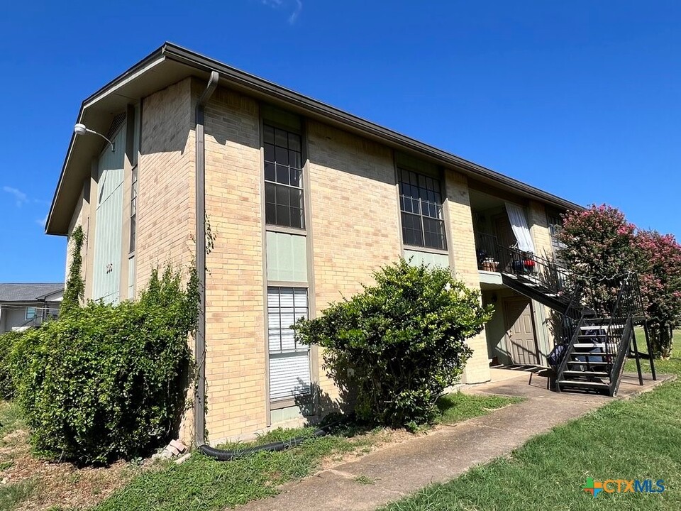 305 Craddock Ave in San Marcos, TX - Building Photo