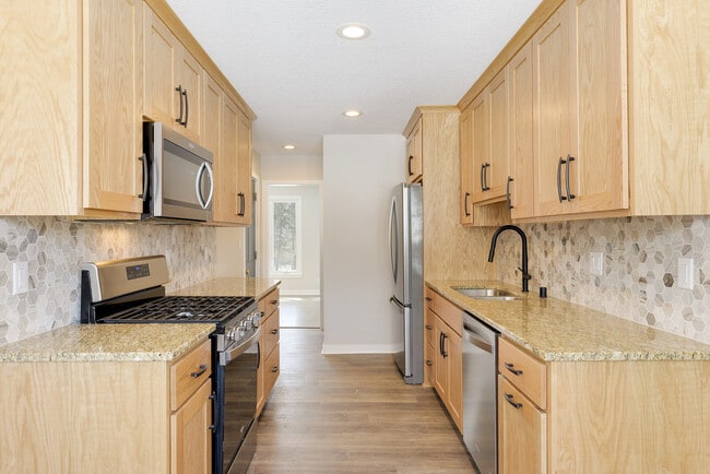 1943 Regent Ave N in Golden Valley, MN - Building Photo - Building Photo