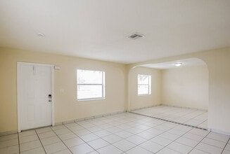 7420 Johnson St in Hollywood, FL - Foto de edificio - Building Photo