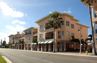 Renar River Place in Jensen Beach, FL - Foto de edificio - Building Photo