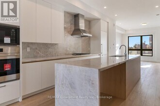 138 East St in Oakville, ON - Building Photo - Building Photo