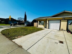 8166 Valley Green Dr in Sacramento, CA - Building Photo