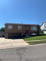 5775 W Chantilly Cir in Kearns, UT - Building Photo