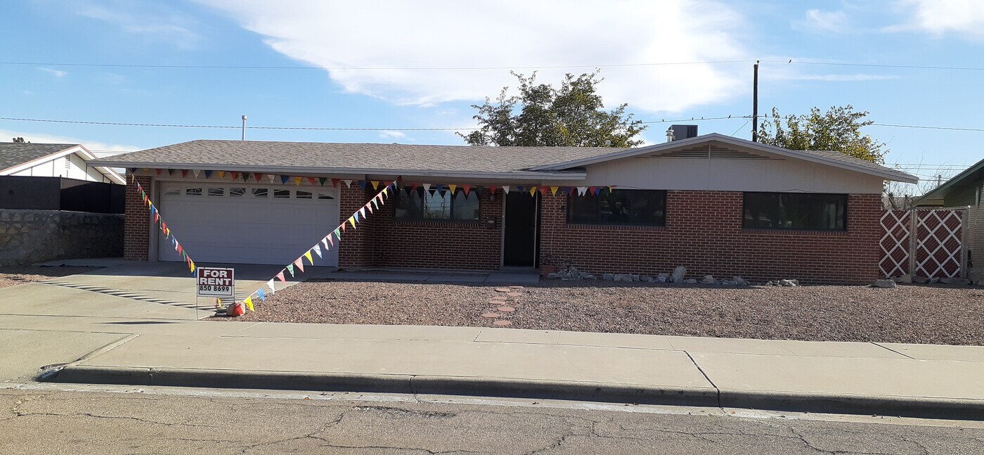 3216 Donegal Rd in El Paso, TX - Building Photo