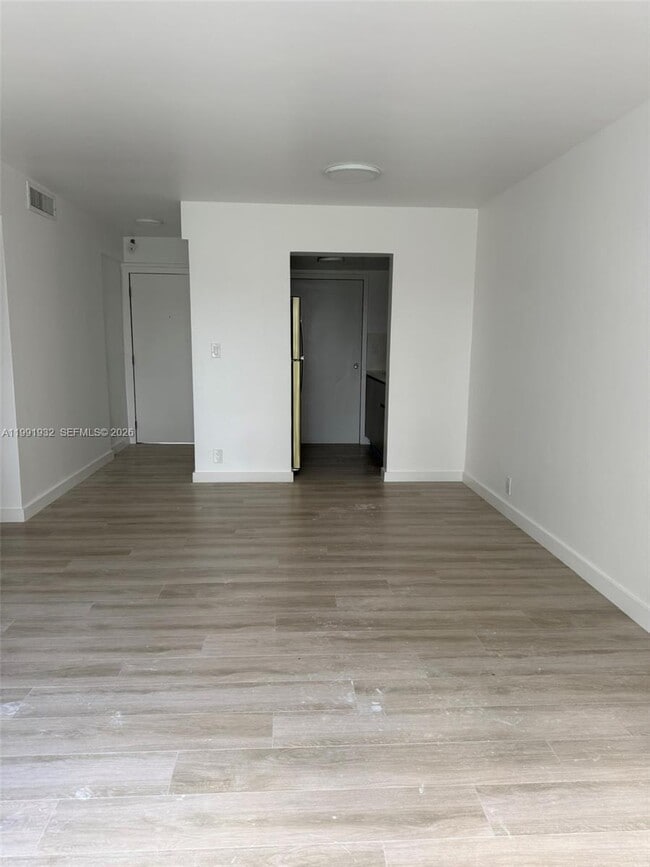 7251 SW 82nd St in Miami, FL - Building Photo - Building Photo