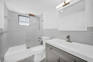 1340 Lincoln Rd, Unit 608 in Miami Beach, FL - Building Photo - Building Photo