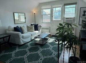 525 E Olive St in Long Beach, NY - Building Photo - Building Photo