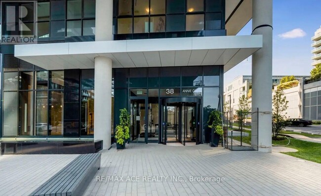 38 Annie Craig Dr in Toronto, ON - Building Photo - Building Photo