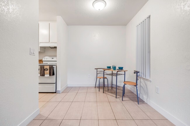 Pacific Villas at Shelly Court in Stockton, CA - Foto de edificio - Interior Photo