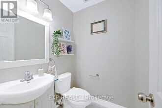 270 Timberbank Blvd in Toronto, ON - Building Photo - Building Photo