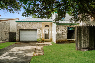 113 Bentwood Dr in Boerne, TX - Foto de edificio - Building Photo