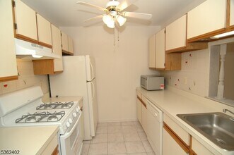 214 Stratford Pl in Bound Brook, NJ - Building Photo - Building Photo