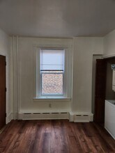 4529 Springfield Ave, Unit 2F in Philadelphia, PA - Foto de edificio - Building Photo