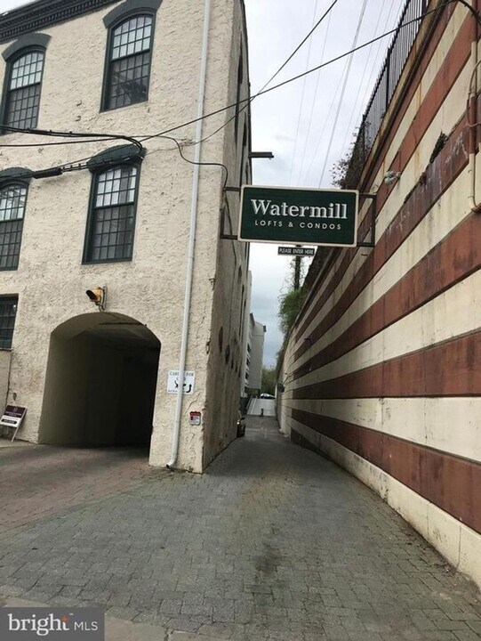 2 Leverington Ave in Philadelphia, PA - Building Photo