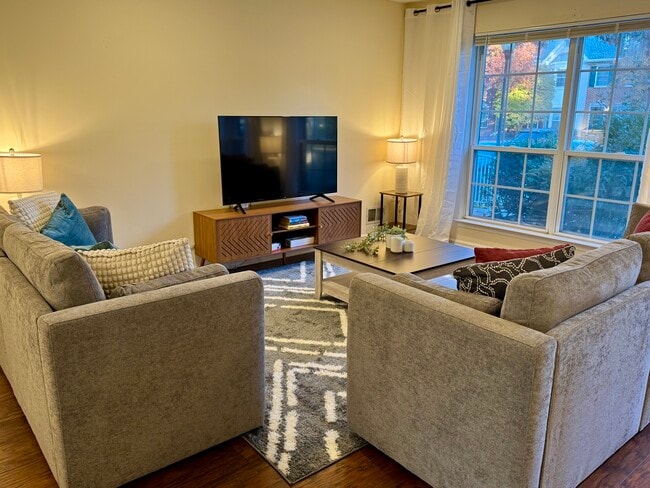 67 Balboa Ln in Franklin Township, NJ - Foto de edificio - Building Photo