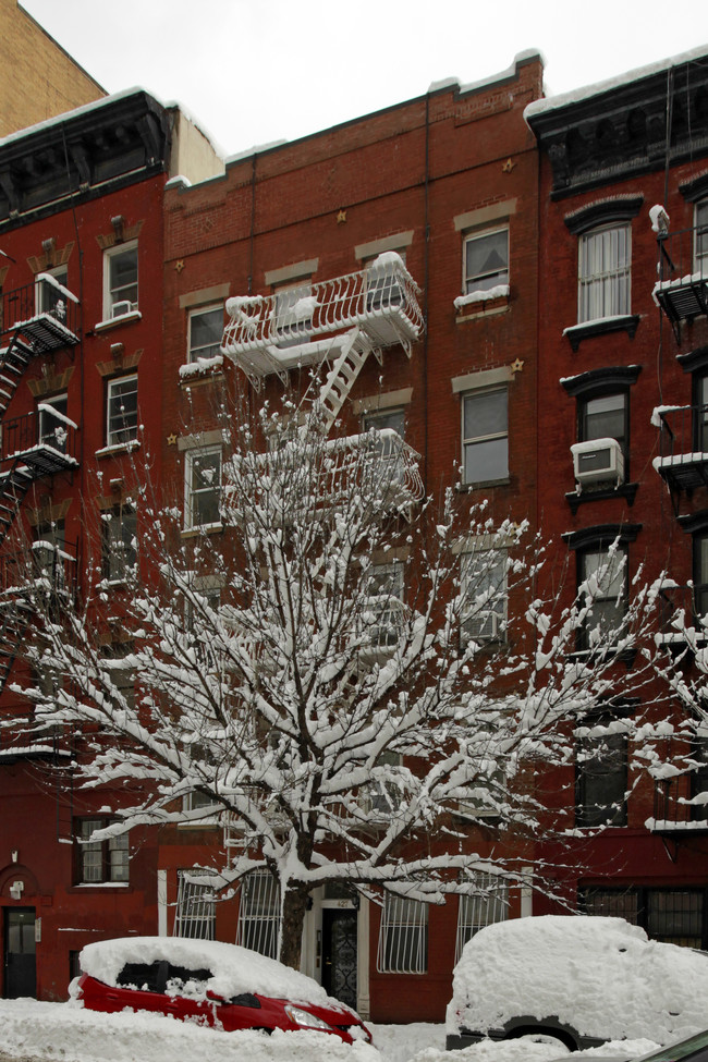 427 E 6th St in New York, NY - Foto de edificio - Building Photo