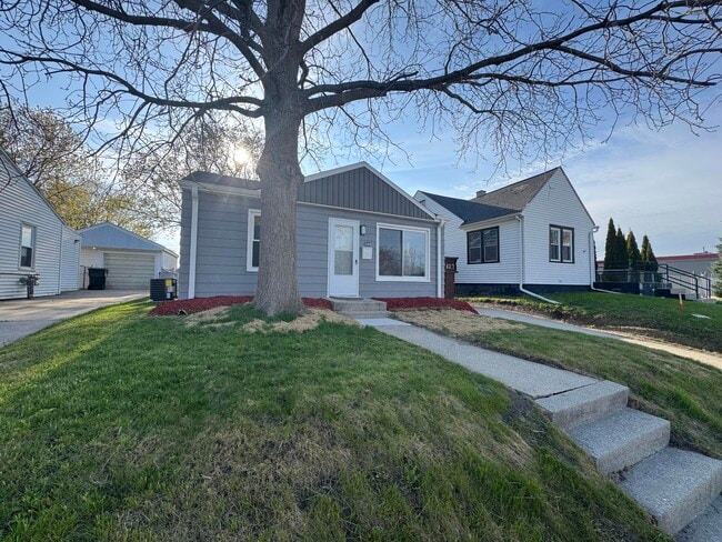 2048 Indiana St