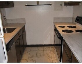 1105 Massachusetts Ave, Unit 10C in Cambridge, MA - Building Photo - Building Photo