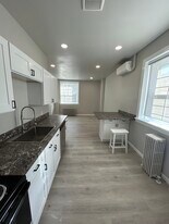 1 Caroline Ave, Unit Unit 2 in St. Clair, PA - Building Photo