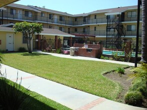 14501 Cerise Ave. in Hawthorne, CA - Building Photo - Interior Photo