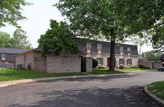 Kenbrook Village in Columbus, OH - Foto de edificio - Building Photo