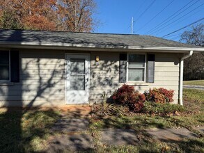 5200 John Hall Rd in Knoxville, TN - Building Photo - Building Photo