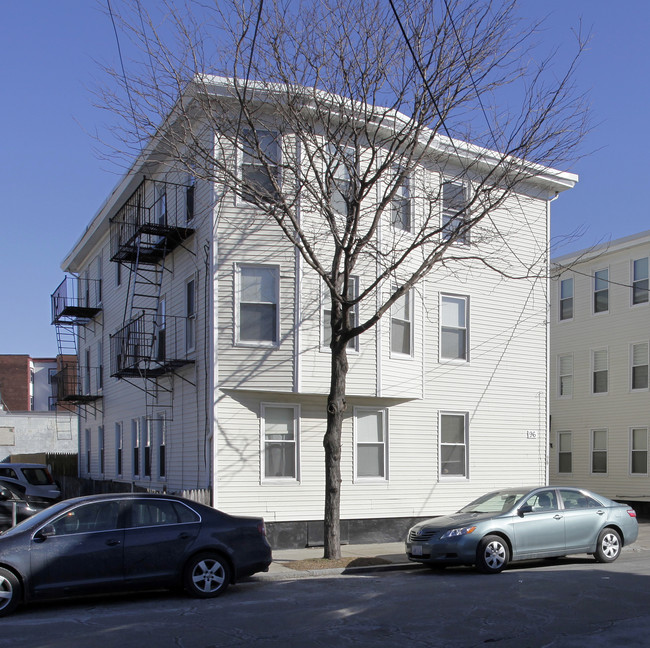 96 De Pasquale Ave in Providence, RI - Foto de edificio - Building Photo