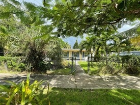 5921 SW 62nd St in South Miami, FL - Building Photo