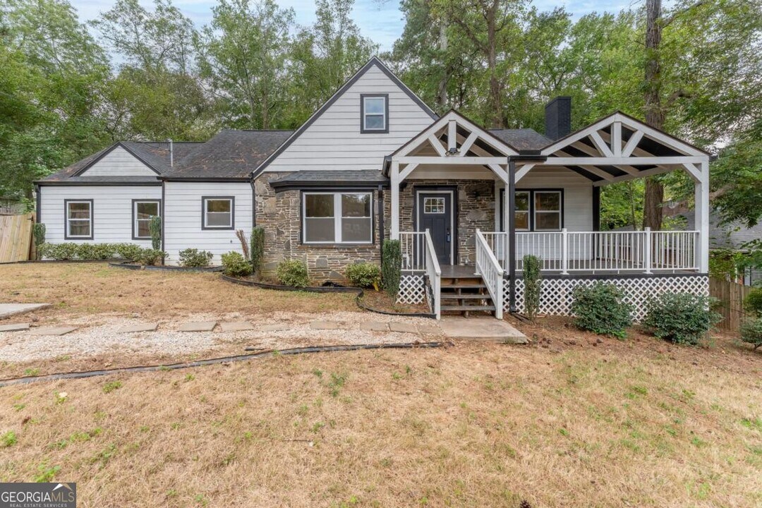 2711 Glenwood Ave SE in Atlanta, GA - Foto de edificio