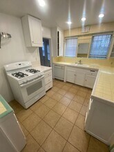 363-363 N Mansfield Ave in Los Angeles, CA - Foto de edificio - Building Photo