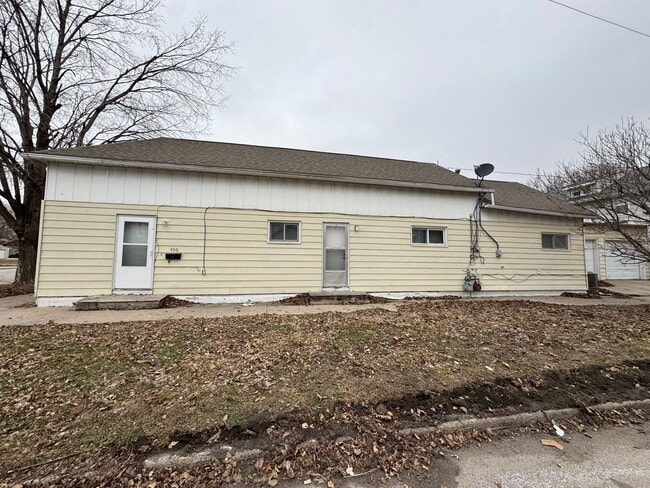 property at 406 N 14th St