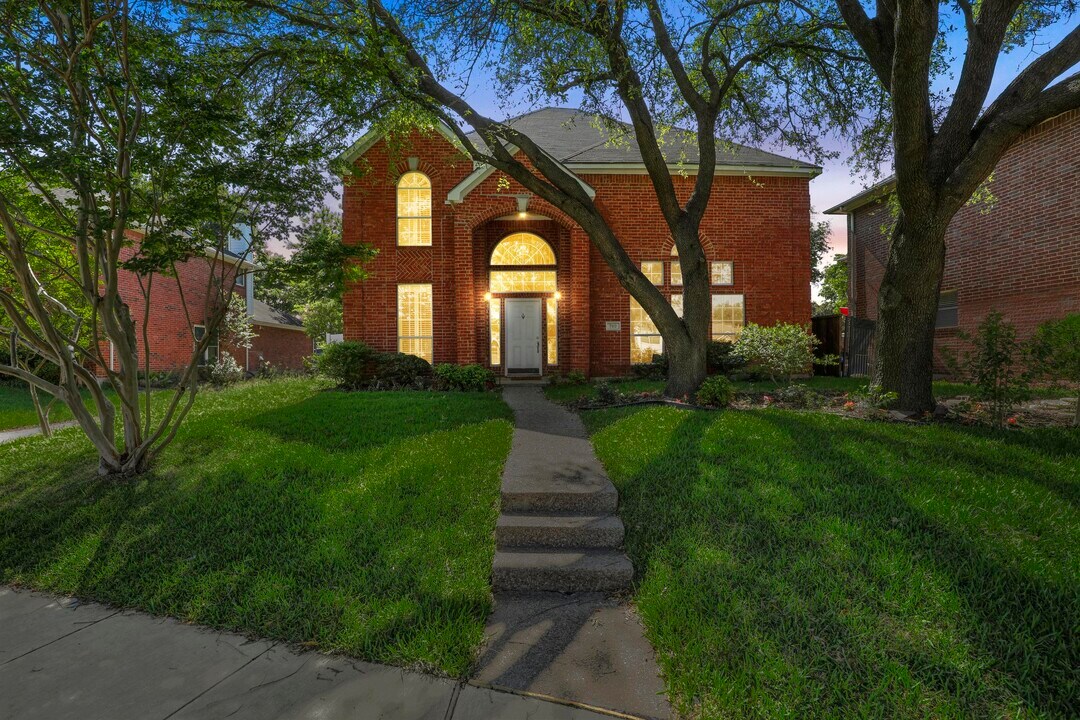 740 Fairlawn St in Allen, TX - Foto de edificio