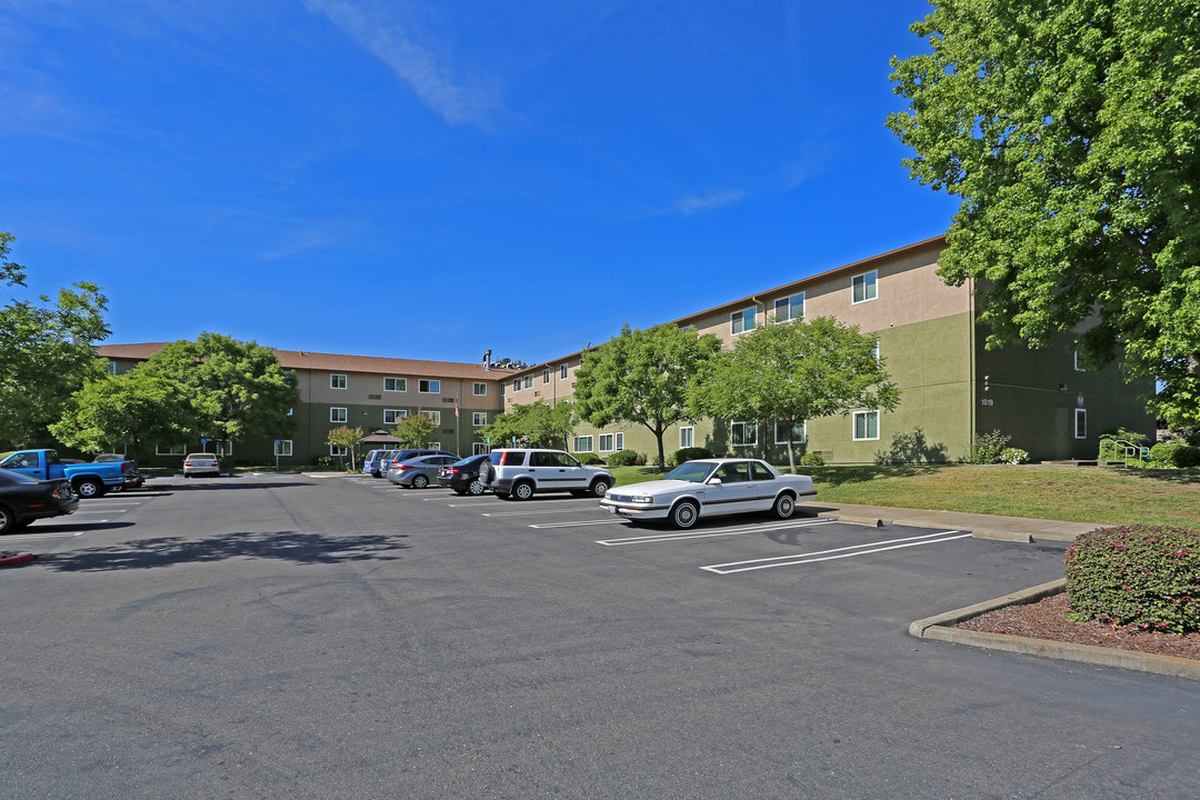 Manzanita Place Apartments in Roseville, CA - Building Photo