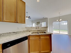 432 Creekside Ln in Spring Hill, TN - Foto de edificio - Building Photo